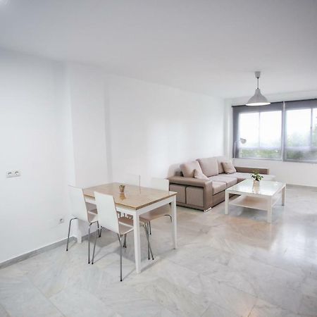 Апартаменты Apartamento En La Carihuela Con Piscina Y Parking, Al Lado De La Playa Торремолинос Экстерьер фото