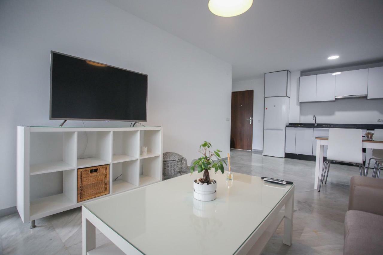 Апартаменты Apartamento En La Carihuela Con Piscina Y Parking, Al Lado De La Playa Торремолинос Экстерьер фото