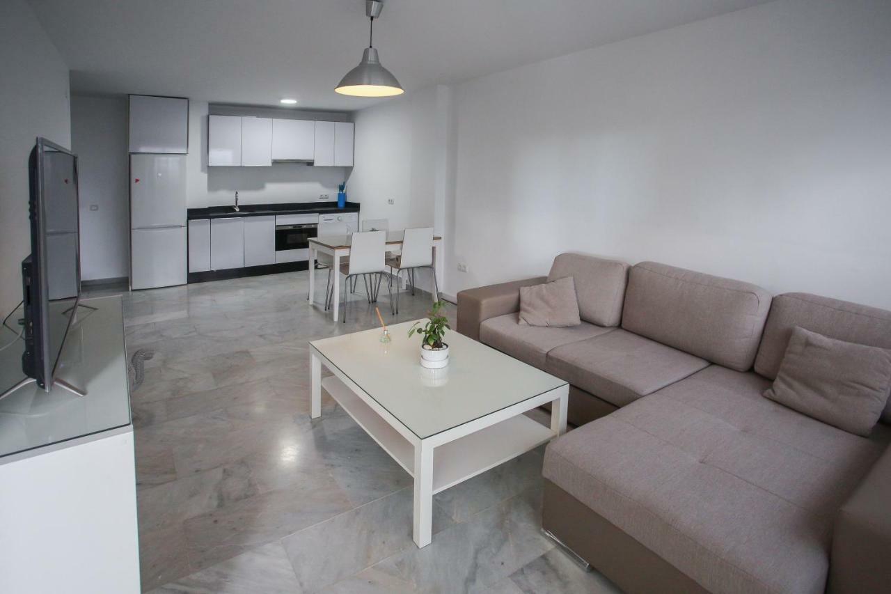 Апартаменты Apartamento En La Carihuela Con Piscina Y Parking, Al Lado De La Playa Торремолинос Экстерьер фото